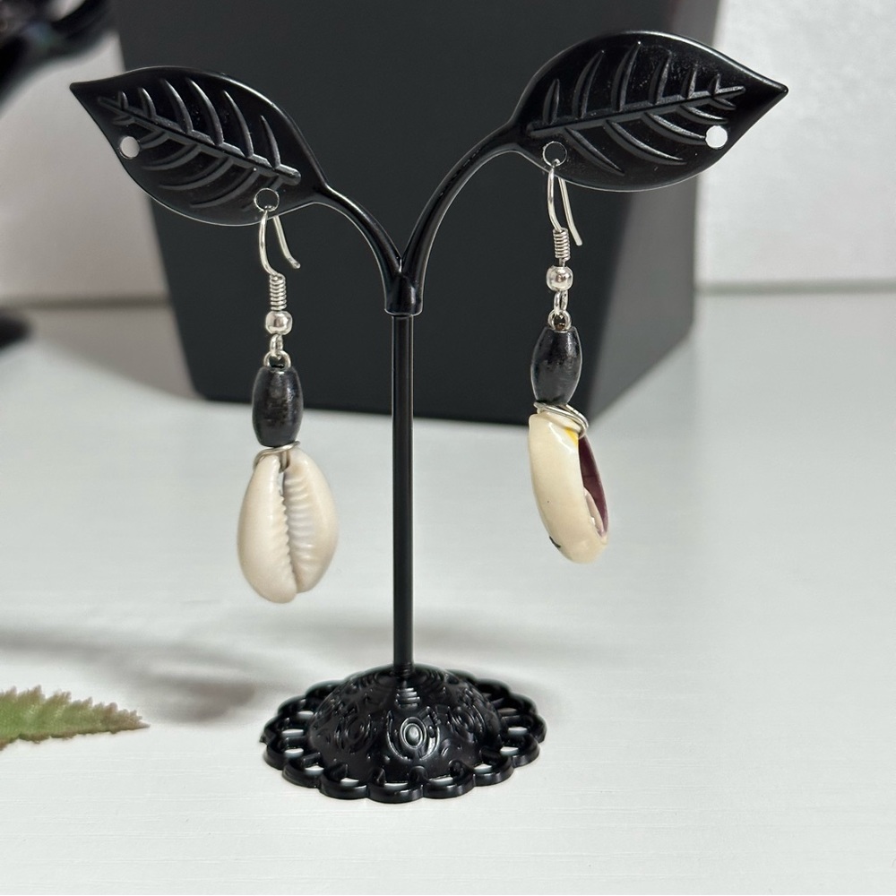 Shell Earrings - Picture 3 of 3